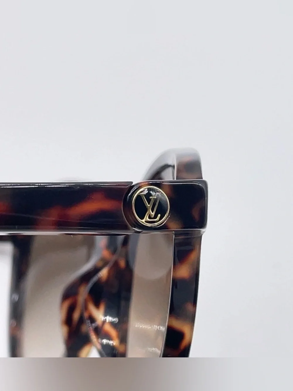Auth Louis Vuitton tortoiseshell Z0806E 54•19 Ava Sunglasses